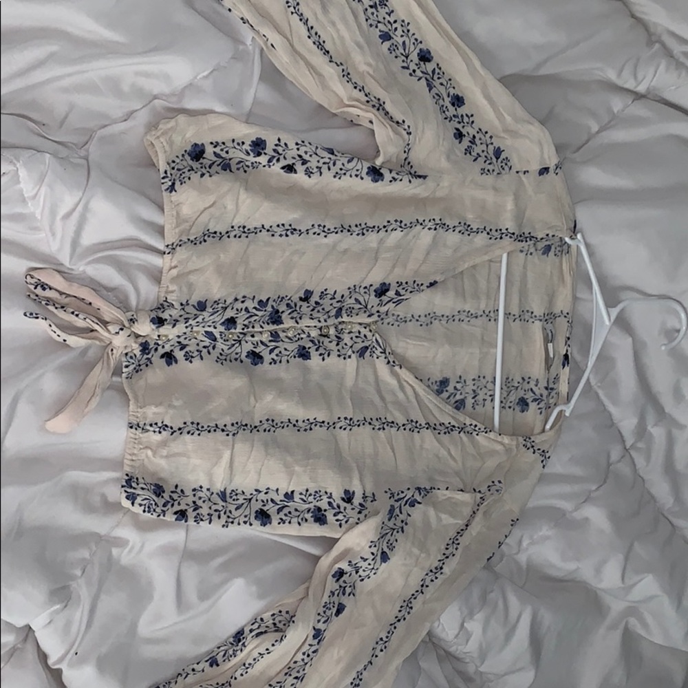 American eagle cropped floral shirt